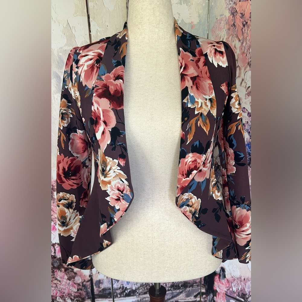 Top 10 USA - Floral Ruffle Open-Front Jacket. Size L